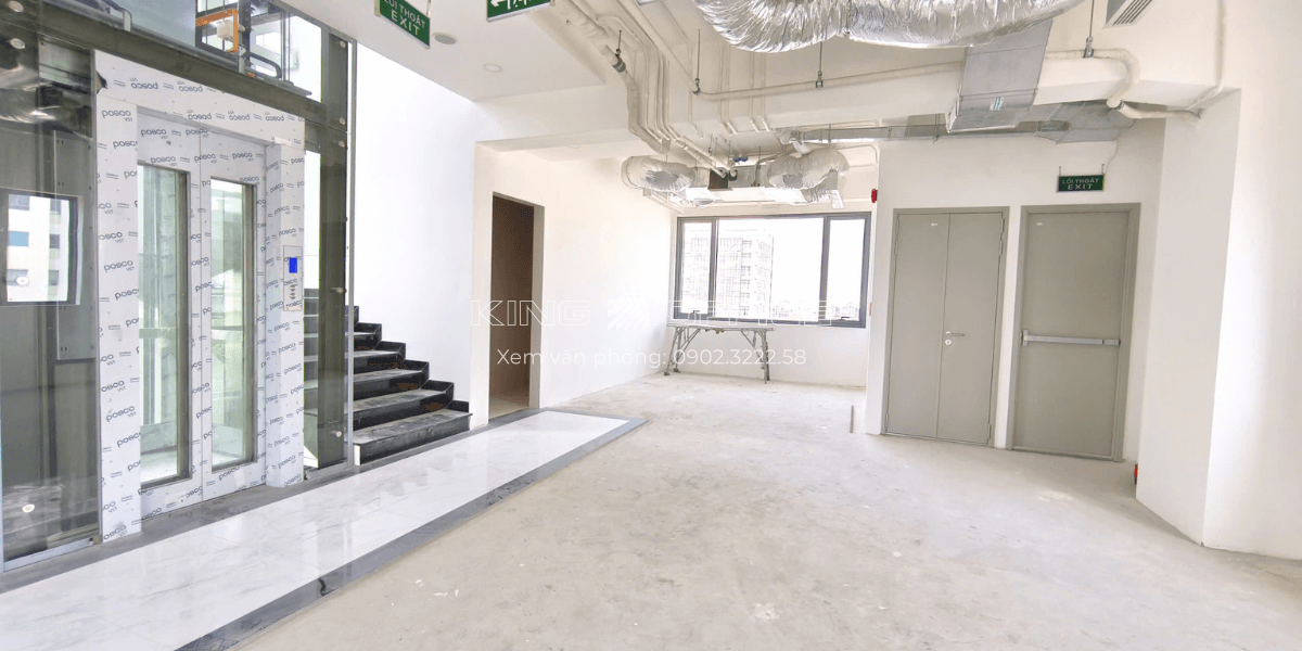 Thang máy và thang bộ G8 Building Quận 1